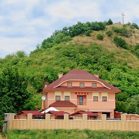 Hotel Magnat Mukačevo Esterno foto