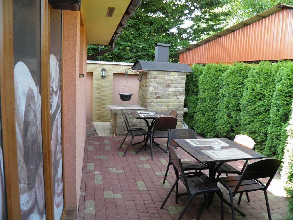 Hotel Magnat Mukačevo Esterno foto