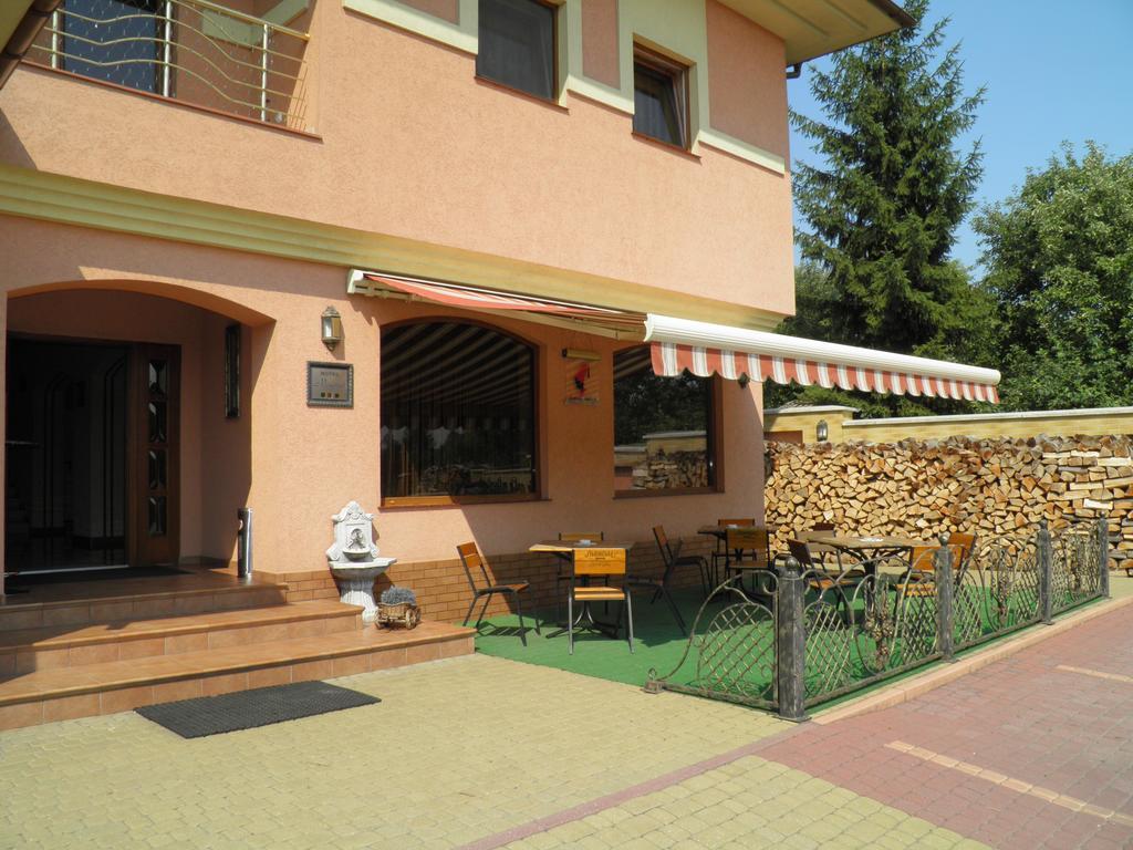 Hotel Magnat Mukačevo Esterno foto