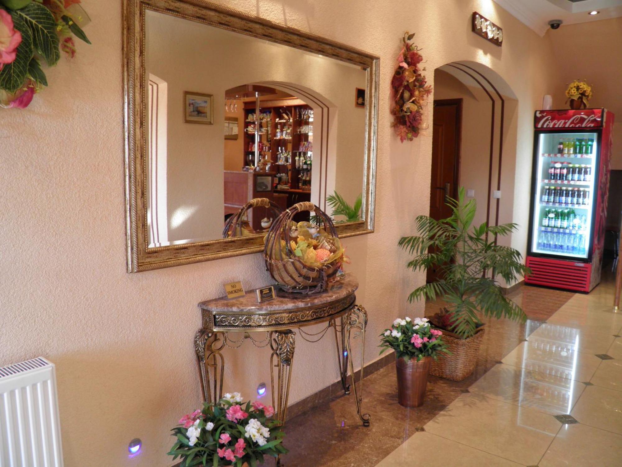 Hotel Magnat Mukačevo Esterno foto
