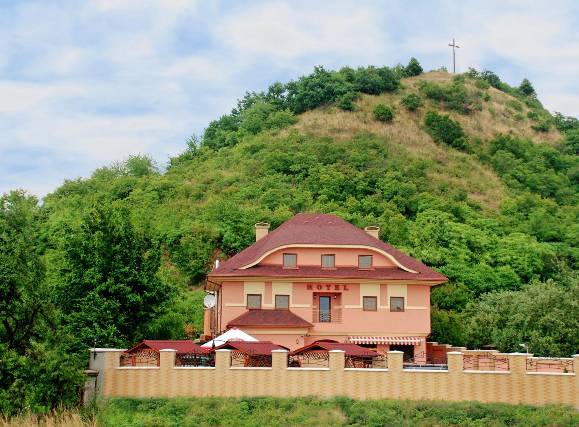 Hotel Magnat Mukačevo Esterno foto