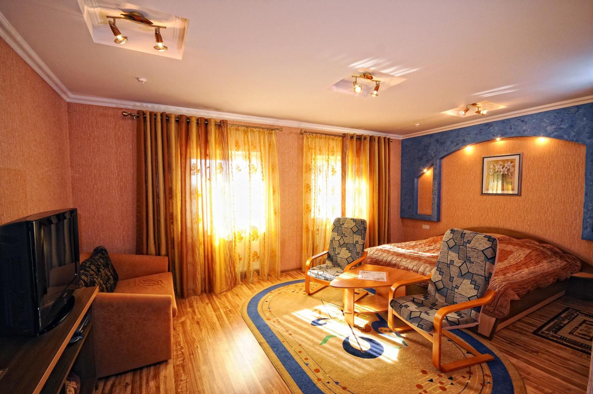 Hotel Magnat Mukačevo Esterno foto